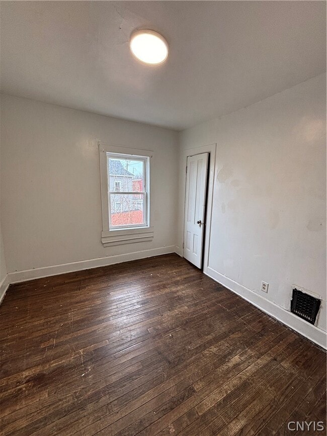 Building Photo - 116 S Meadow St