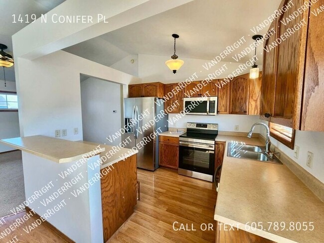 Building Photo - 1419 N Conifer Pl