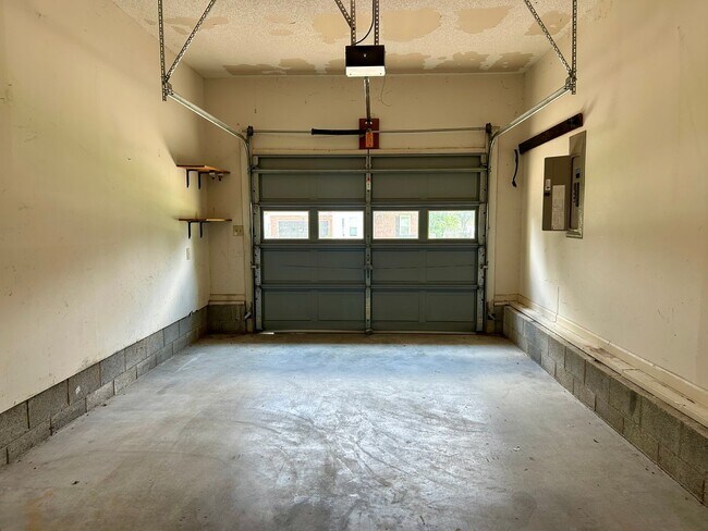 Building Photo - 1225 Cobblestone Ln