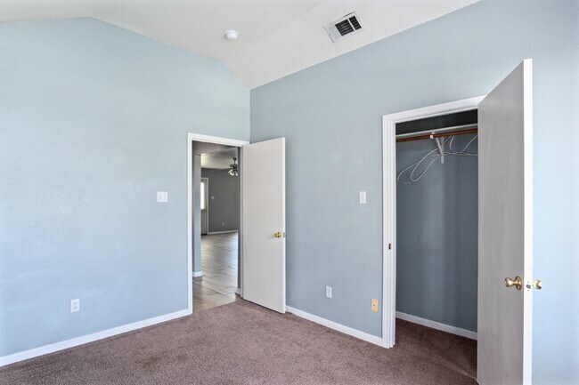 Building Photo - 4501 Embers Dr