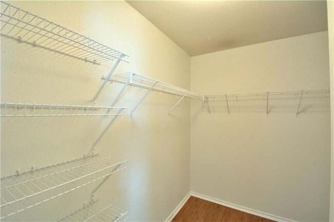 Building Photo - 1520 Darjeeling Dr