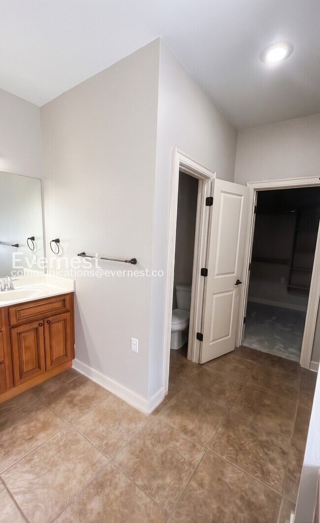 Building Photo - 2835 Plateau Dr