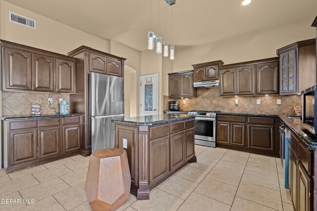 Building Photo - 11409 Pifas Nevarez Pl