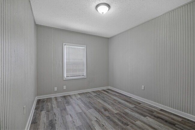 Building Photo - 1009 Oak St