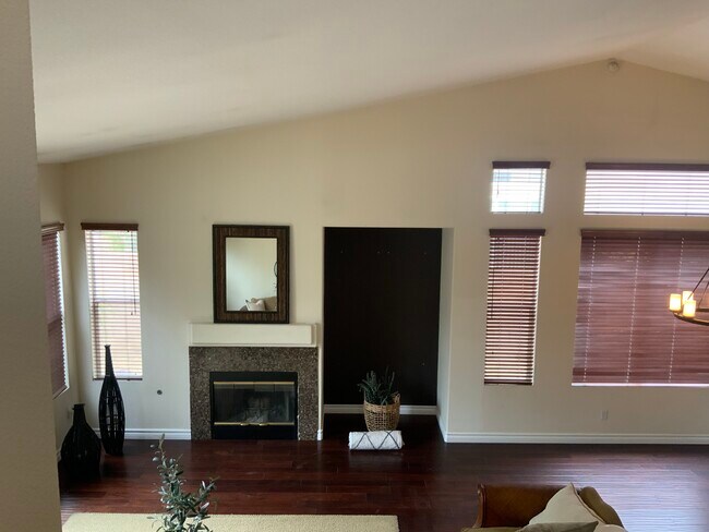 Building Photo - 942 Banbury Dr
