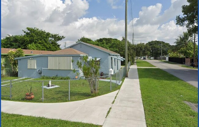 Primary Photo - 2401 NW 56th St