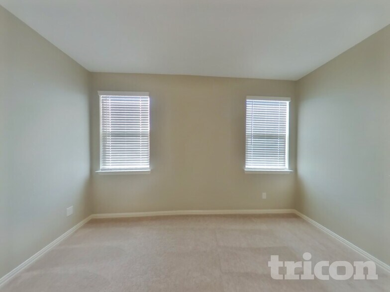 Building Photo - 440 Walpole Ct