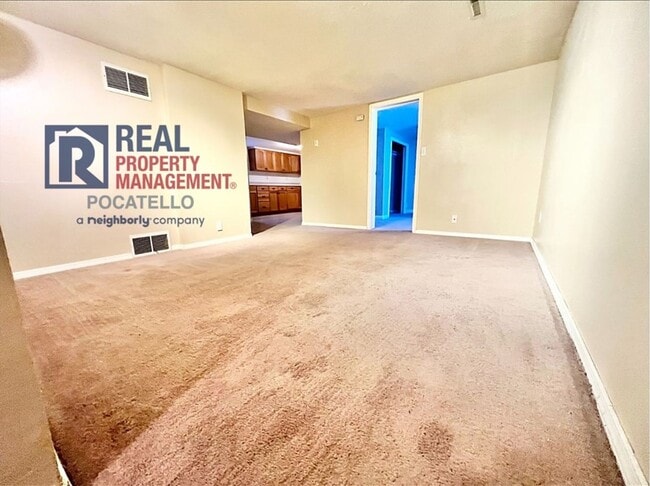 Building Photo - 611 N 11th Ave