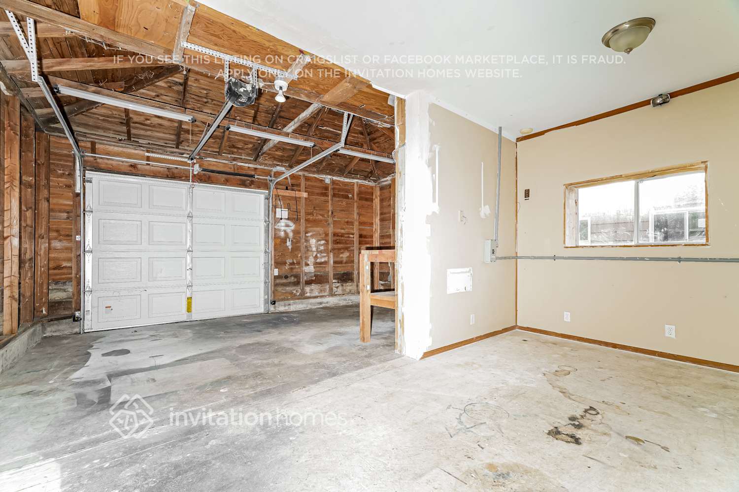 Building Photo - 2735 Locust Ave W