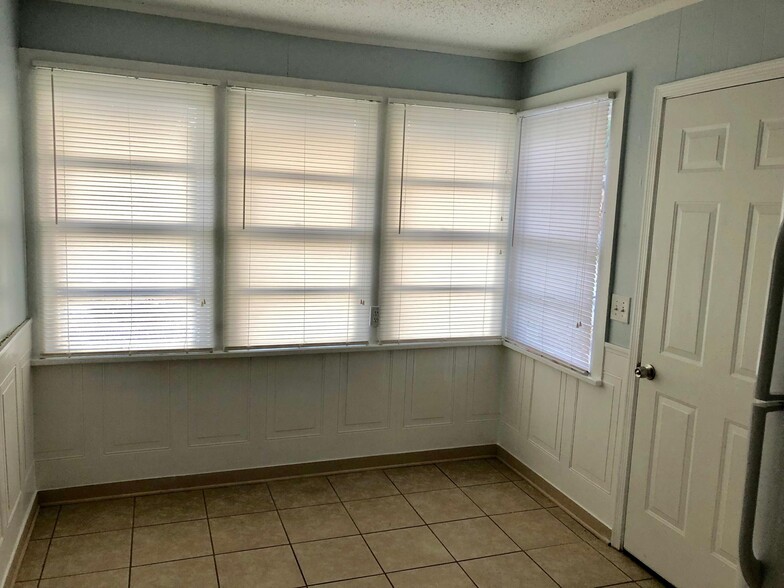 Building Photo - 714 Spring St