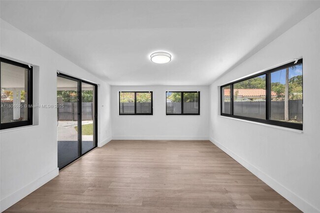 Building Photo - 3980 SW 121st Ave