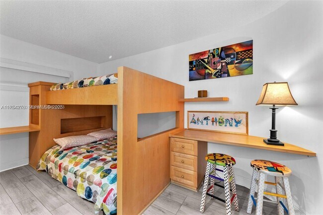 Building Photo - 1717 N Bayshore Dr