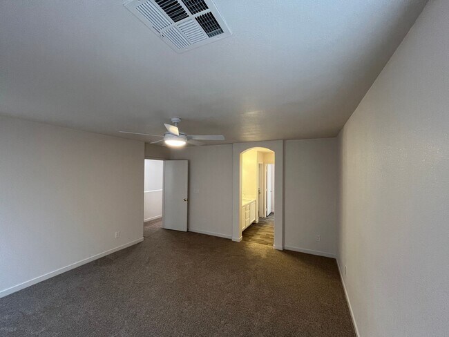 Building Photo - Beautiful home ready for rent