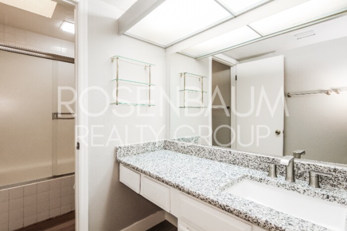 Building Photo - 7653 E Vista Dr