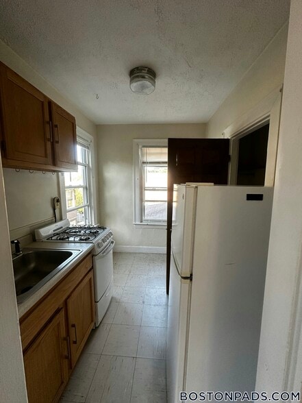 Building Photo - 44 Central St