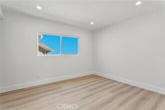 Building Photo - 913 W Balboa Blvd