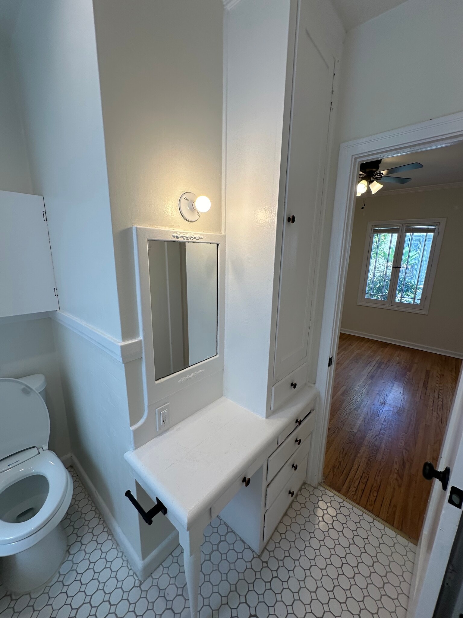 Building Photo - 630 N Plymouth Blvd