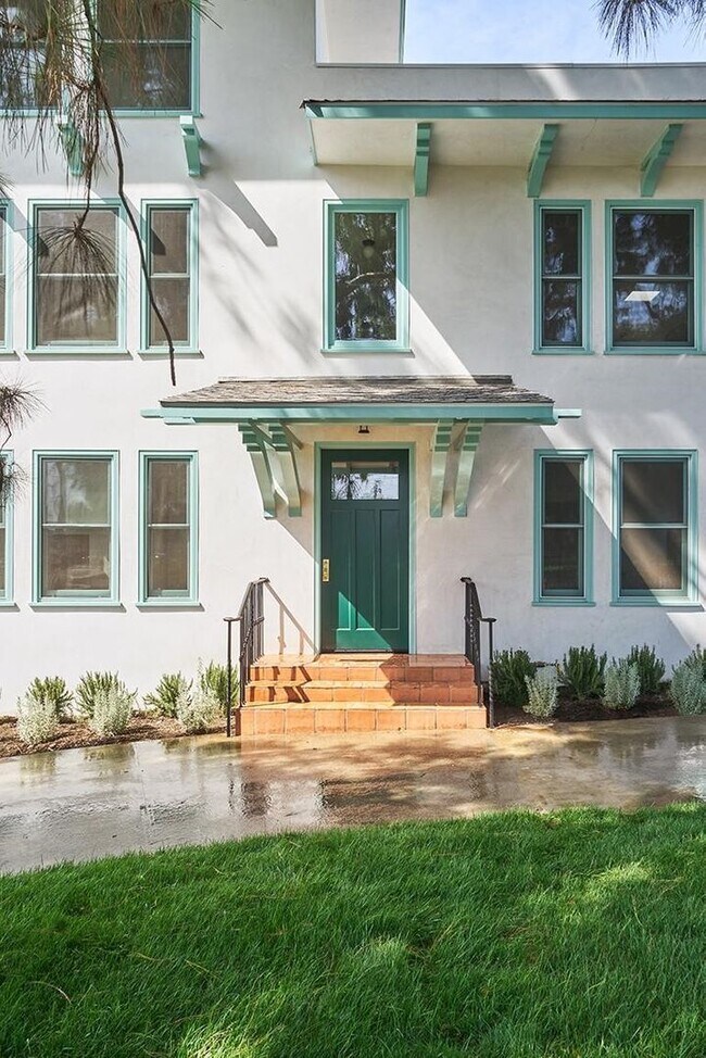 Building Photo - 2191 El Sereno Ave
