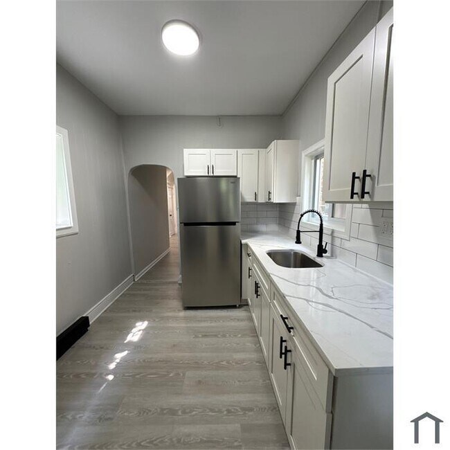 Building Photo - 3 Bedroom with Basement