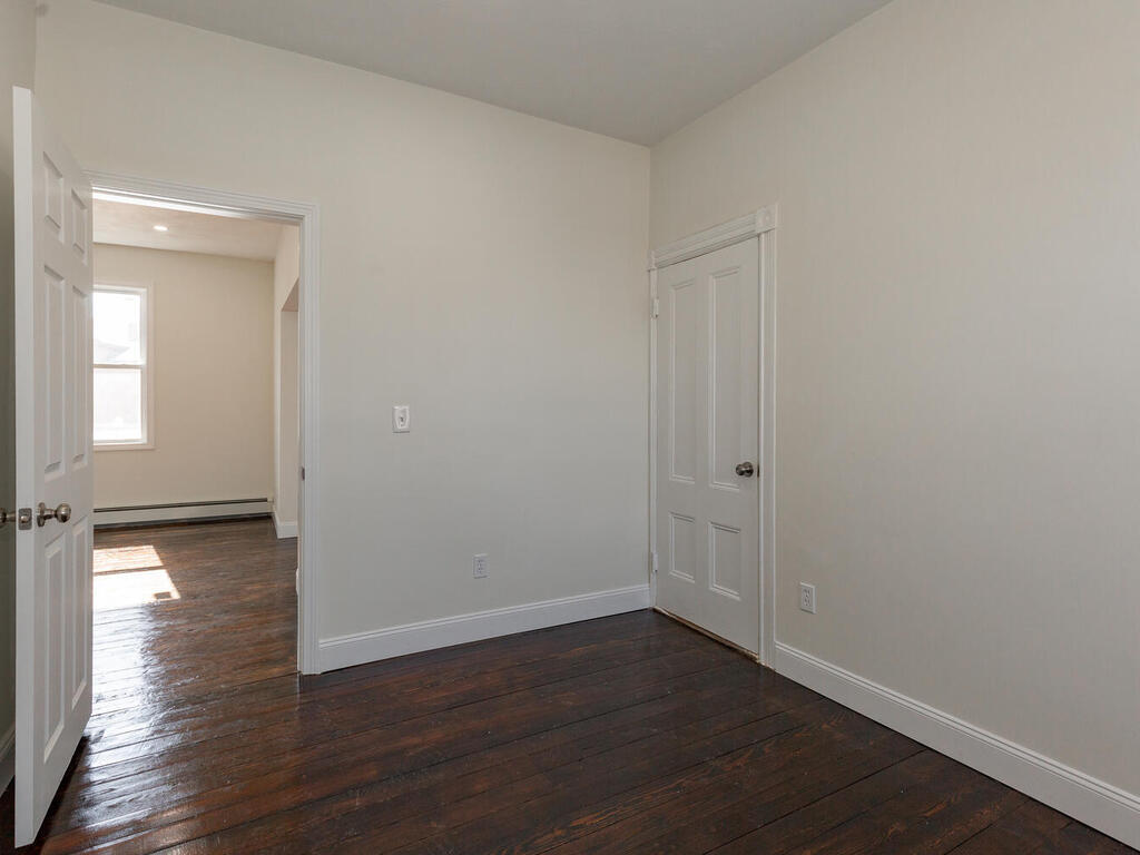 Building Photo - 35 Valley St