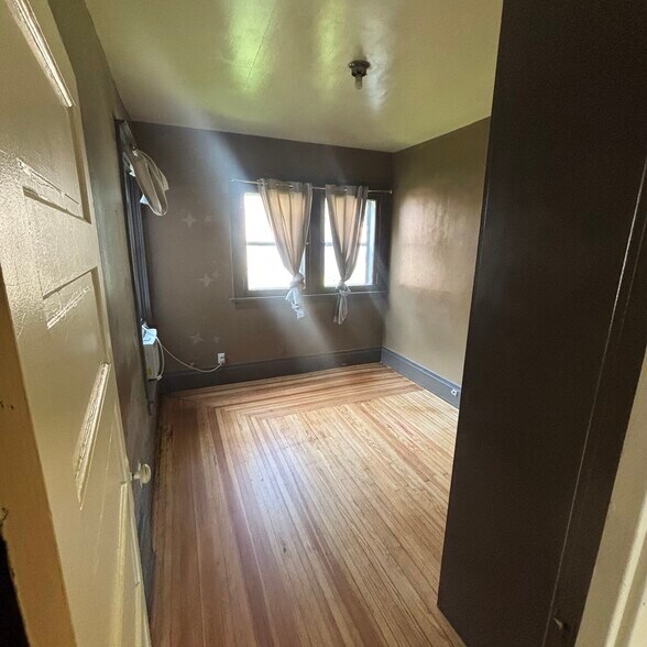 Building Photo - 1009 SW Fillmore St