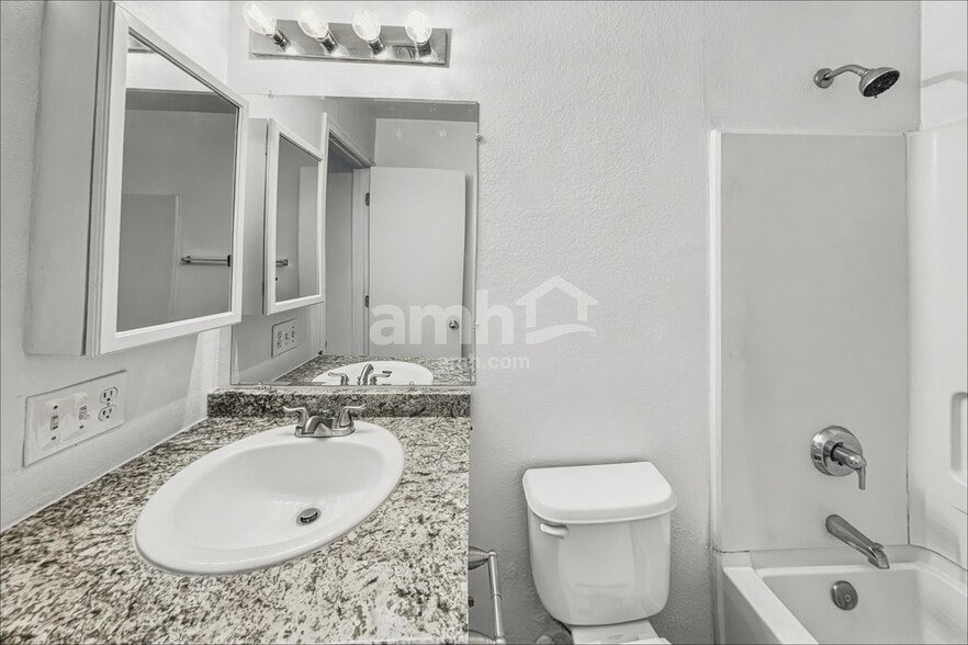 Building Photo - 6159 S Avenue De La Chandelle