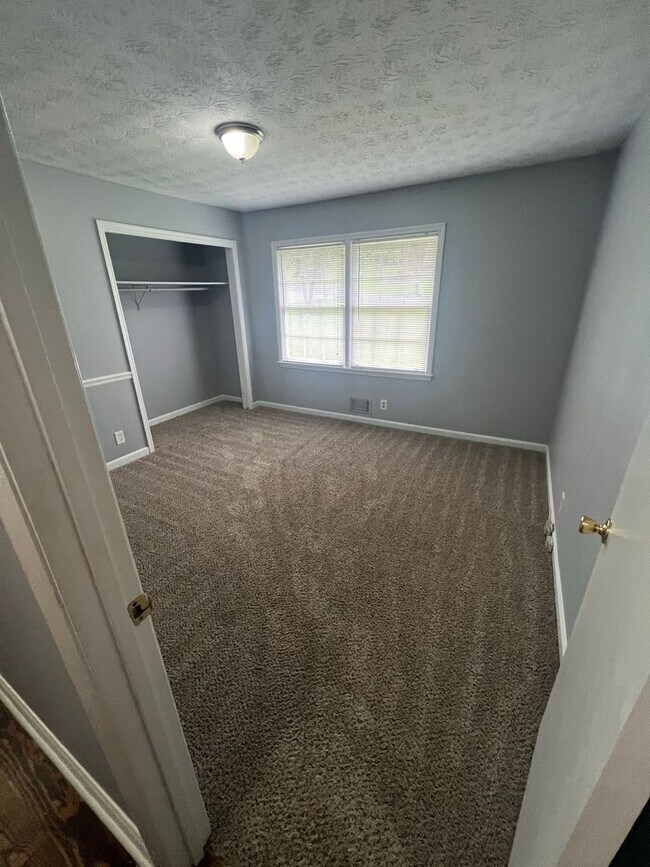 Building Photo - Huge 5 bedroom home in Lawrenceville NOW READY!