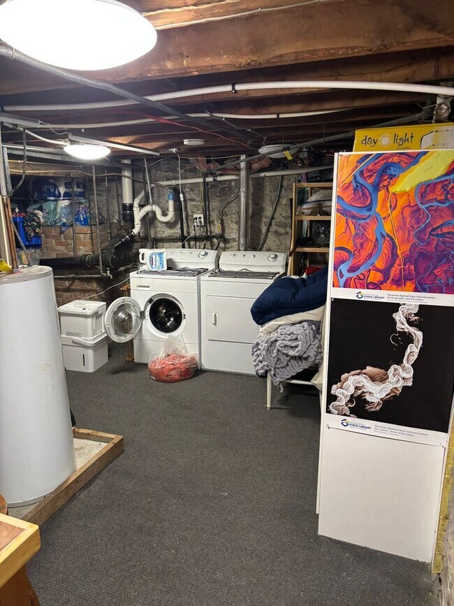 Building Photo - 421 W Lamme St