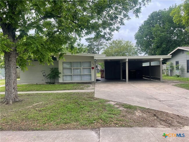 Primary Photo - 709 Fern Ln