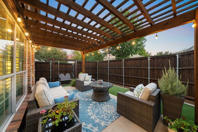 Building Photo - 14881 Holly Leaf Dr