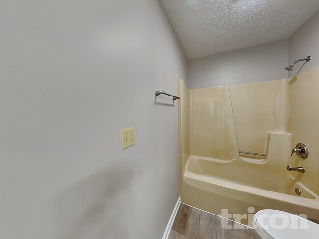 Building Photo - 3014 Silver Fox Dr