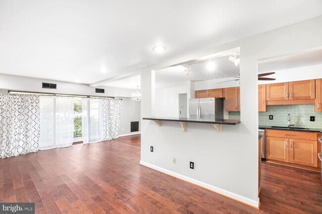 Building Photo - 7802 Dassett Ct