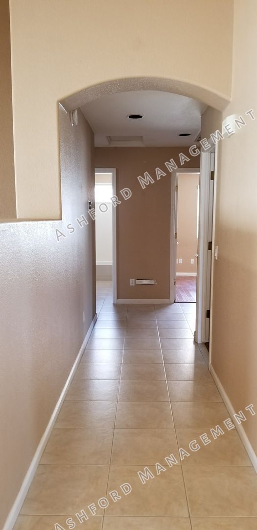 Building Photo - 3 BEDROOM HOME FOR RENT IN PHOENIX WITH POOL