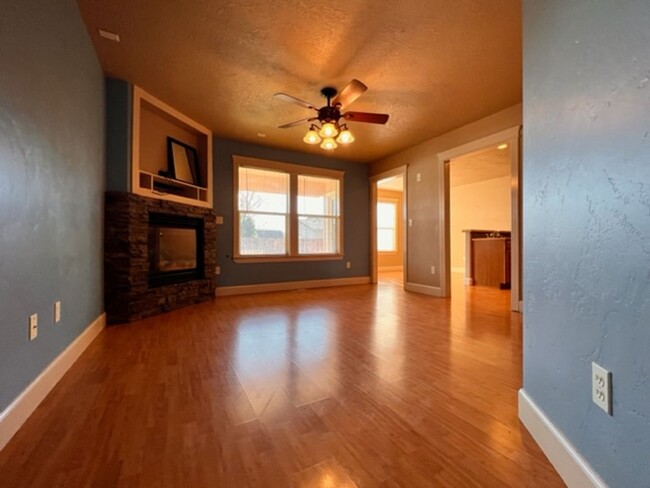 Building Photo - Beautiful Centrally located Duplex in Boise!