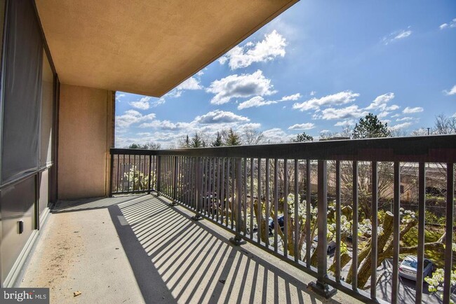 Building Photo - 3713 S George Mason Dr