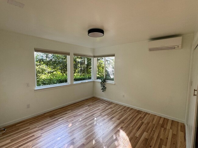 Building Photo - Charming 1 Bedroom Apartment in Seattle - ...