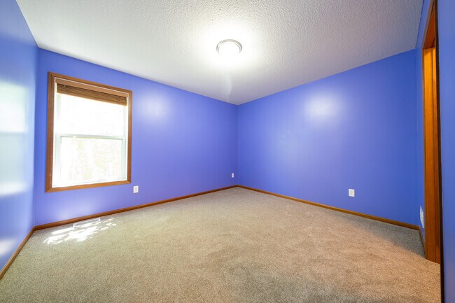 Building Photo - 1814 Spring Creek Dr