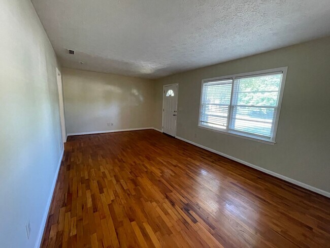 Building Photo - Updated 3/1 House in Lindale $1,295