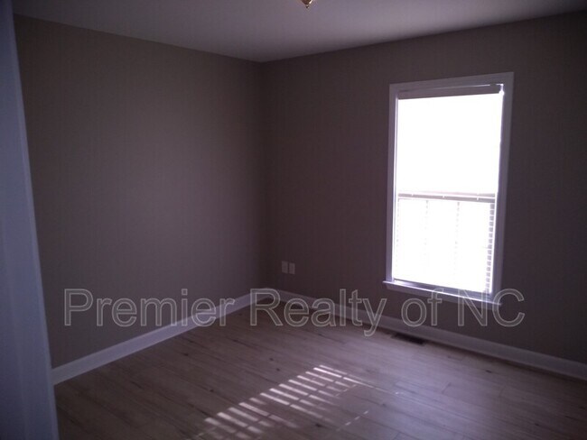 Building Photo - 156 Charleston Ridge Dr