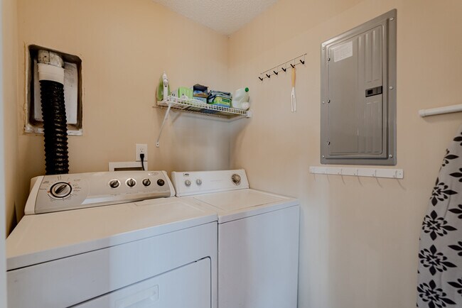 Building Photo - Furnished Rental