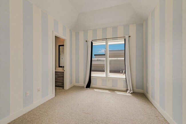 Building Photo - 6133 Florencia Ln