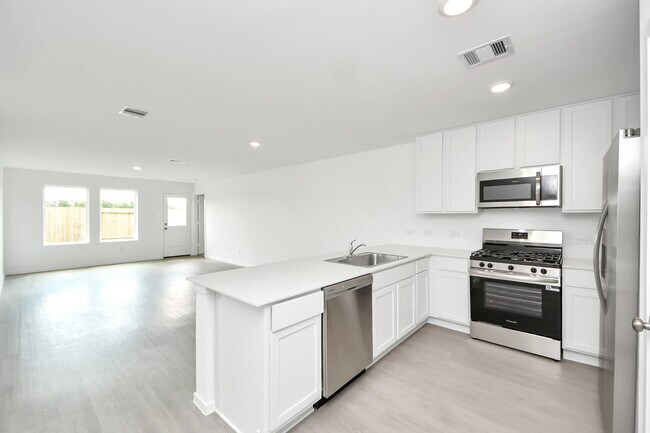 Building Photo - 317 Brandi Dr