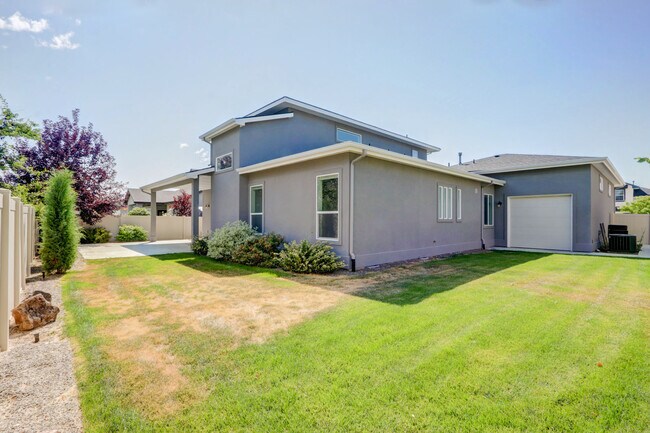 Building Photo - 12090 W Endsley St