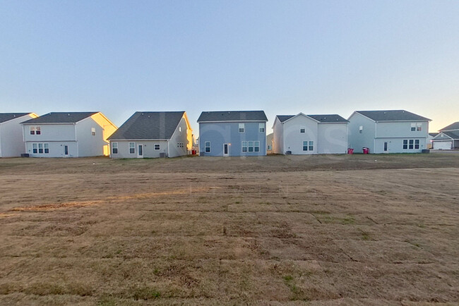 Building Photo - 104 English Oak Ln