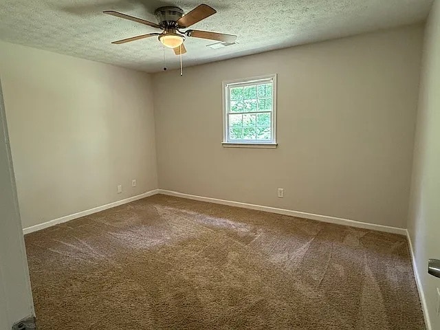 Building Photo - Room in House on Willowbrook Dr