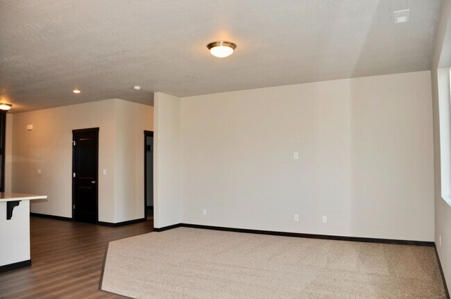 Building Photo - Woodbridge South Neighborhood 3/2