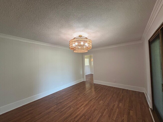 Building Photo - 524 Graycroft Dr SW