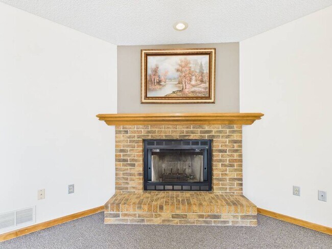 Building Photo - 1213 Fox Run Dr