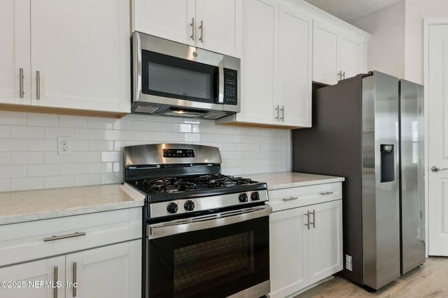Building Photo - 205 Daydream Ave