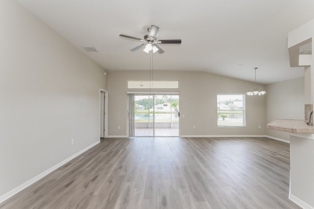 Building Photo - 926 Summer Breeze Dr